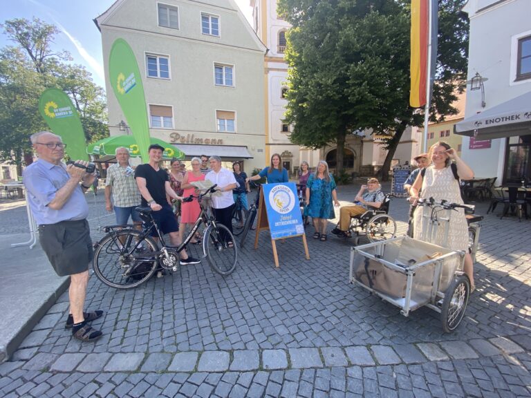 Startschuss für den Radentscheid mit Abgeordneten aus Berlin und Brüssel